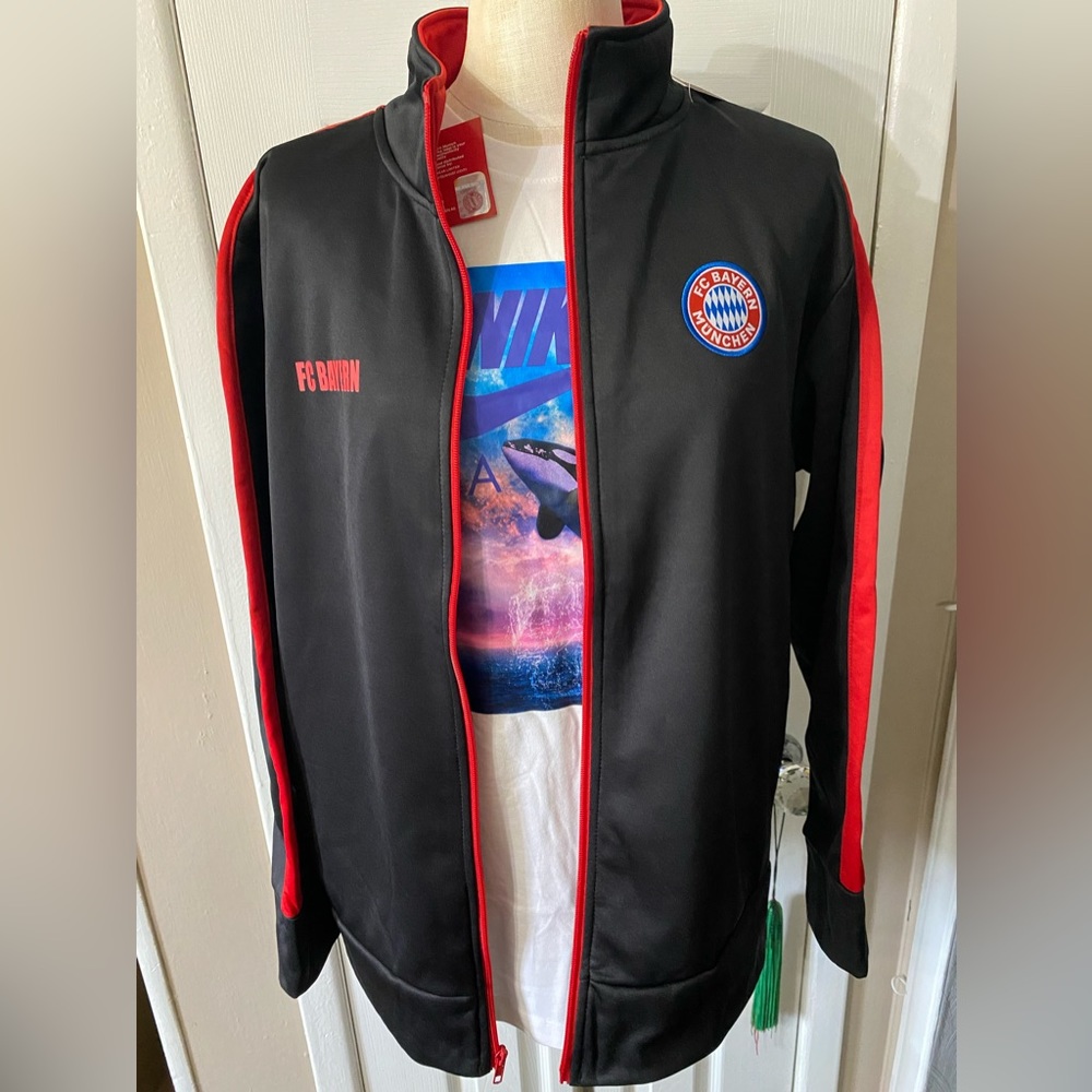 NWT FC Bayern Munchen Black Track Jacket - Size M - Picture 4 of 7